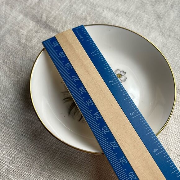 Vintage Royal Worcester Wild Daisy trinket dish or pin tray - Picture 6 of 6